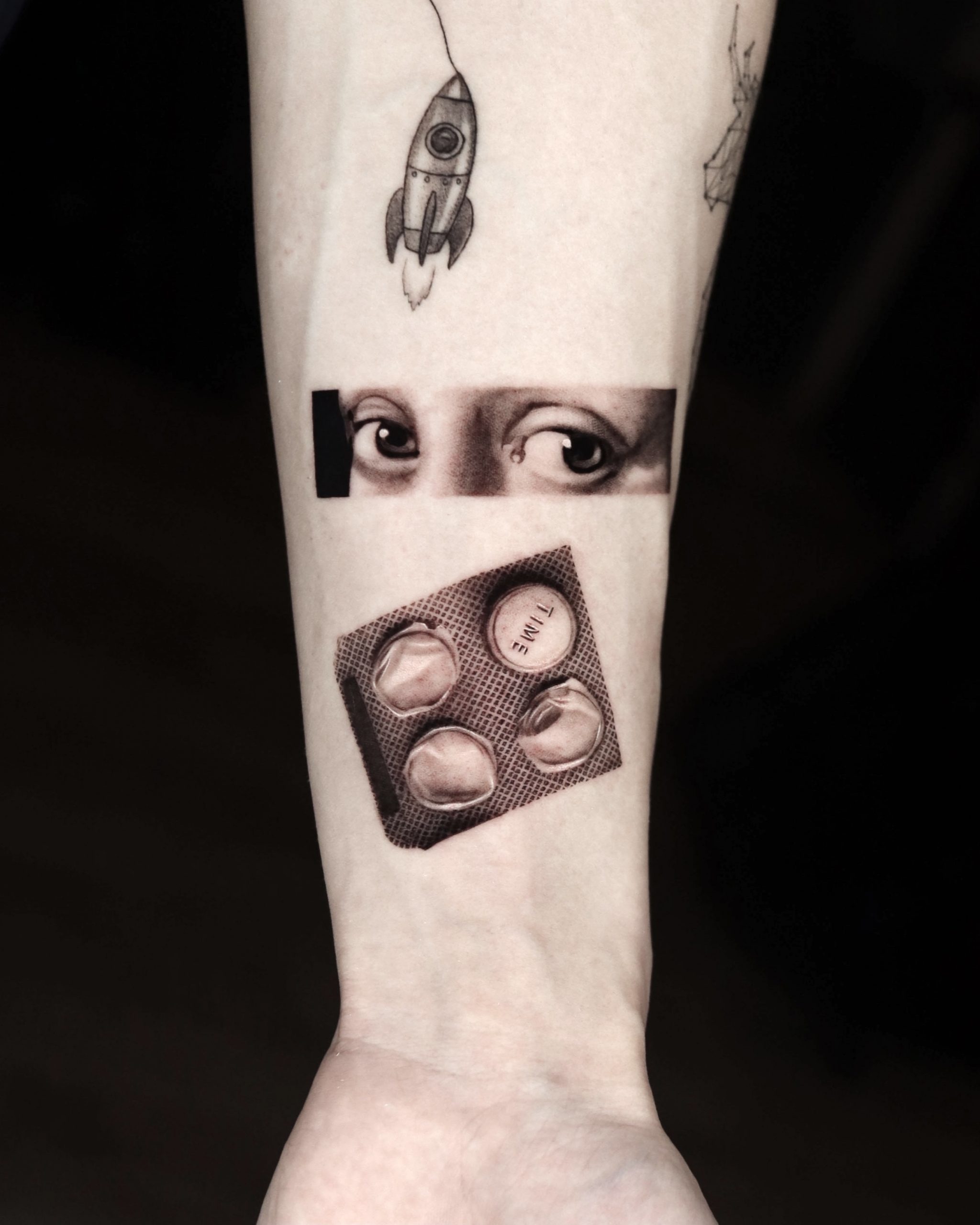 eyes tattoo scaled